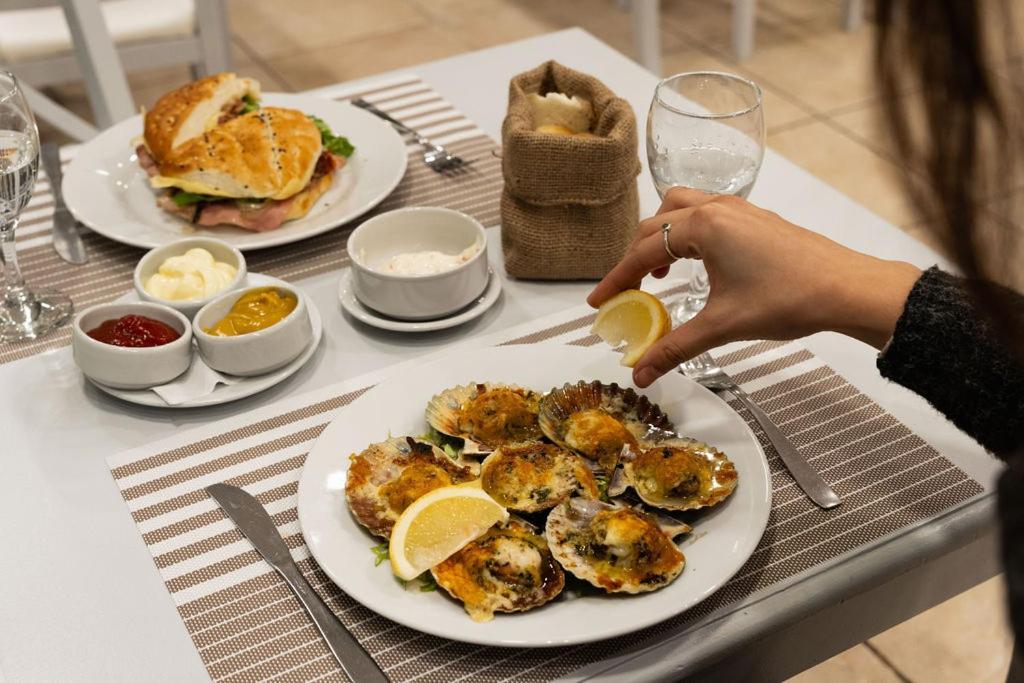 Rayentray Las Restingas Hotel De Mar Puerto Pirámides Екстериор снимка